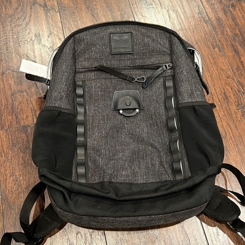 Oakley Voyage Backpack - Black and grey GUC sold out